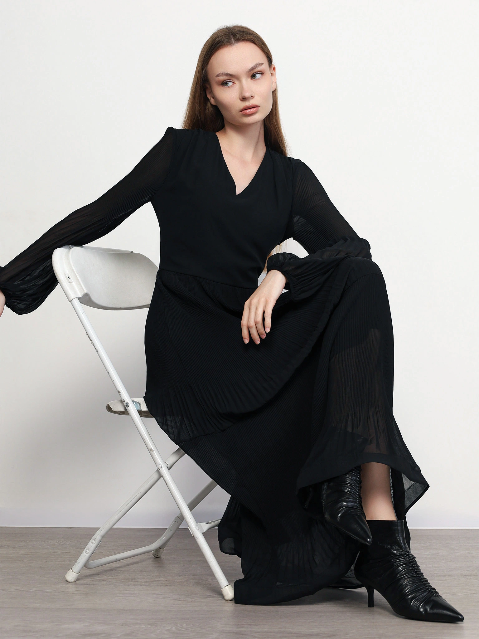 Платье плиссированное с отрезной линией талии